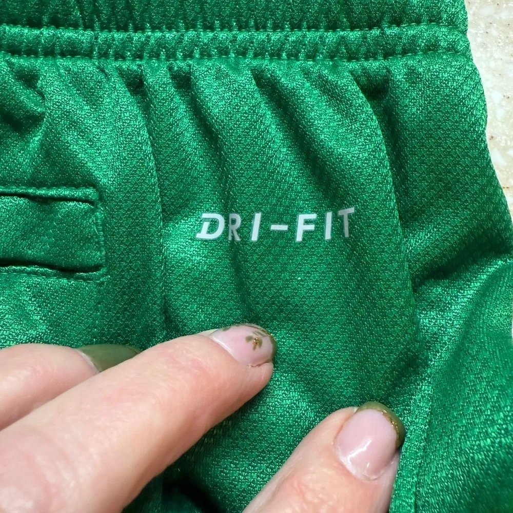 NIKE Dri-fit Oregon Ducks Men’s Sz M Green Athletic Basketball Shorts Yellow O